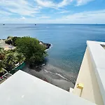 דירה Pambnb - Modern Beachfront Hideaway *
