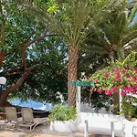 Pambnb - Modern Beachfront Hideaway *