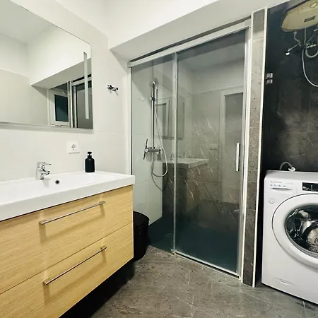 Apartament Pambnb - Modern Beachfront Hideaway