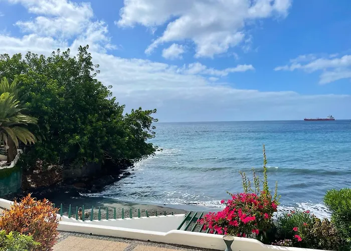 Pambnb - Modern Beachfront Hideaway